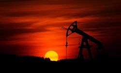 İngiltere, Rus ham petrolü için tavan fiyatı indirdi