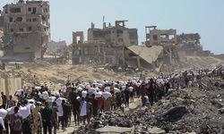 İsrail'in Gazze'de yardım dağıtım noktasına düzenlediği saldırıda 12 kişi hayatını kaybetti
