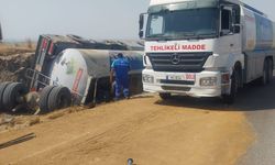 İskele-Ercan ana yolunda akaryakıt yüklü tanker devrildi