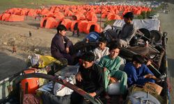 Pakistan'da yasa dışı olarak bulunan 30 binden fazla Afgan geri gönderildi