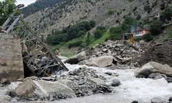 Pakistan'ın kuzeyindeki sellerde ölenlerin sayısı 351'e çıktı