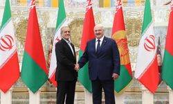 Belarus Cumhurbaşkanı Lukaşenko ve İran Cumhurbaşkanı Pezeşkiyan Minsk'te görüştü