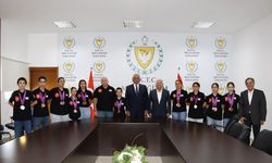 Çavuşoğlu, KKTC Taekwondo Federasyonu Başkanı Gökbilen ve milli takım sporcularını kabul etti