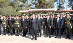 Büyük Zafer törenlerle kutlanıyor... 30 Ağustos Zafer Bayramı dolayısıyla Atatürk Anıtı'nda tören yapıldı