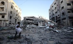 İsrail Gazze'de kalabalığın toplandığı alanı bombaladı, çoğu çocuk ve kadın 11 kişi hayatını kaybetti