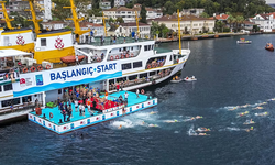 İstanbul Boğazı'ndaki yarışmada kaybolan Rus yüzücüyü arama çalışmaları sürüyor