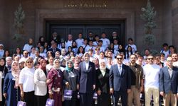 Hala Sultan İlahiyat Koleji öğrencileri Afyonkarahisar Valisi’ni ziyaret etti