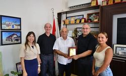 Lefke İstiklal İlkokulu Aile Birliği’nden Kaya’ya teşekkür plaketi