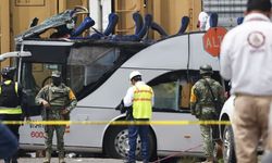 Meksika'da yük treni çift katlı otobüse çarptı: En az 10 kişi öldü