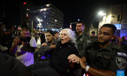 Gazze kentinde toplanan binlerce Filistinli, İsrail'in saldırı ve göçe zorlama tehdidini protesto etti