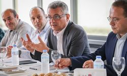 Erhürman, bir grup ekonomistle bir araya geldi