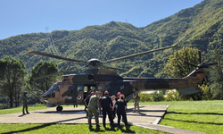 Artvin'de sel ve heyelan nedeniyle Camili'de mahsur kalan turistler helikopterlerle tahliye edildi