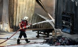 Lefkoşa’da Gümrük ve Rüsumat Dairesi’ne ait araç park alanındaki dört tır dorsesi yandı