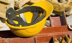 Lefkoşa’da çalıştığı inşaatta 10 metre yükseklikten bodrum katına düşen işçi ağır yaralandı