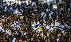 İsrailli esir yakınları, Hamas'ın anlaşmaya uymadığını iddia ederek ateşkesi bozma çağrısı yaptı