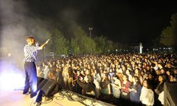 LAÜ’de düzenlenen konser gecesinde öğrenciler doyasıya eğlendi