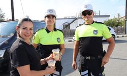 İskele Belediyesi okullarda görev yapan polislere kahve ikramı başlattı