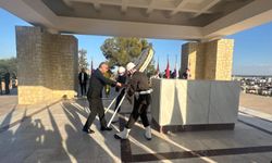 KKTC 42 yaşında.... Dr. Fazıl Küçük Anıt Mezarı'nda tören düzenlendi