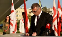 Kurucu Cumhurbaşkanı Rauf Raif Denktaş’ın Anıt Mezarı’nda tören düzenlendi