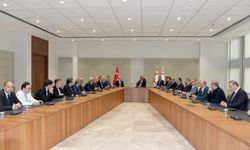 Cumhurbaşkanı Erhürman, TBMM Futbol Takımı heyetini kabul etti