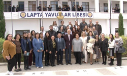 Ediz Hun’dan Lapta Yavuzlar Lisesi’ne Öğretmenler Günü ziyareti