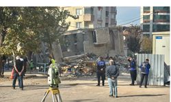 Kocaeli'de çöken apartmanın yakınındaki 3 bina daha tedbiren boşaltıldı