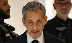 Fransa'da mahkeme eski Cumhurbaşkanı Sarkozy'nin adli kontrol şartıyla serbest bırakılmasına hükmetti