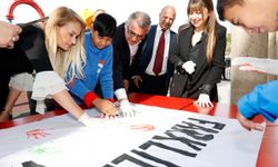 Erhürman çifti Lefkoşa Özel Eğitim ve İş Eğitim Okulu öğrencileriyle bir araya geldi