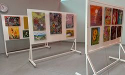 Berna Kelebek’in “Kelebek Esintileri” resim sergisi Ercan Havalimanı’da açıldı