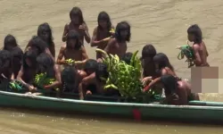 İlk kez net görüntüleri yayınlandı! Dünyayla temasları olmayan kabile: "Gülümsediler"