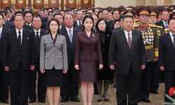 Kuzey Kore lideri Kim'in aile anıtını kızıyla ziyaret etmesi "varis" tartışmalarını alevlendirdi