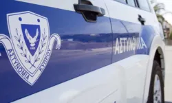 Larnaka’da 68 yaşındaki bir şahsın evinde 993 uyuşturucu emdirilmiş A4 kağıdı ele geçirildi