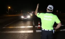 2 bin 506 araç sürücüsü kontrol edildi: 81 araç trafikten men, 2 sürücü tutuklandı