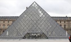 Fransa'da Louvre Müzesi'nin giriş ücretleri AB ve 3 ülke dışından gelen ziyaretçiler için arttı