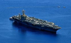 ABD, Umman Denizi’nde uçak gemisine yaklaşan İran’a ait İHA’yı düşürdü