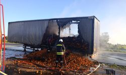 Portakal yüklü tırda yangın...