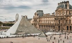 Louvre Müzesi'nde bilet dolandırıcılığı: 10 kişi gözaltına alındı