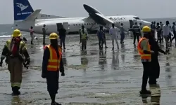 Somali'de pistten çıkan yolcu uçağı deniz kıyısına savruldu