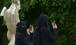 İspanya'da bazı belediyelerde burka ve peçe yasaklandı