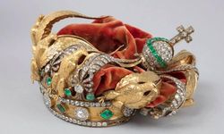 Louvre soygununda hasar gören İmparatoriçe Tacı'nın son hali paylaşıldı