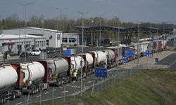 Bosna Hersek'teki kamyon sürücüleri AB'nin geçiş kurallarını protesto için kontak kapattı