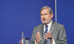 Politis: Hahn'ın istifası... "Çıkış ve umut aranıyor"