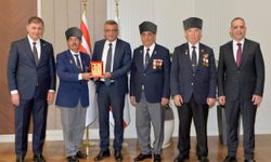 Erhürman, İzmir Büyükşehir Belediye Başkanı Tugay'ı kabul etti