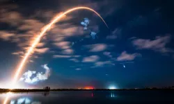 Starlink uydusunda gizemli bir patlama daha. Parçaları yörüngede