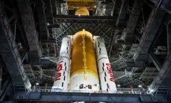 NASA, Ay'a dönüş için 1 Nisan'ı hedefliyor