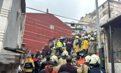 Fatih'te iki bina çöktü: Dokuz kişi hastaneye kaldırıldı