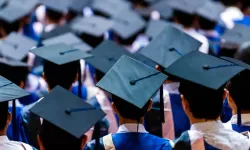 Üniversiteden öğrencilerine sıra dışı çağrı: “Aşık olun"