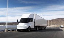 Tesla'nın elektrikli kamyonu 7 yıl gecikmeyle nihayet seri üretime giriyor