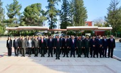 23 Nisan Ulusal Egemenlik ve Çocuk Bayramı törenlerle kutlanıyor… Lefkoşa Atatürk Anıtı’nda tören düzenlendi