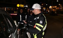 Trafik denetimlerinde 308 sürücü rapor edildi, 2 sürücü tutuklandı